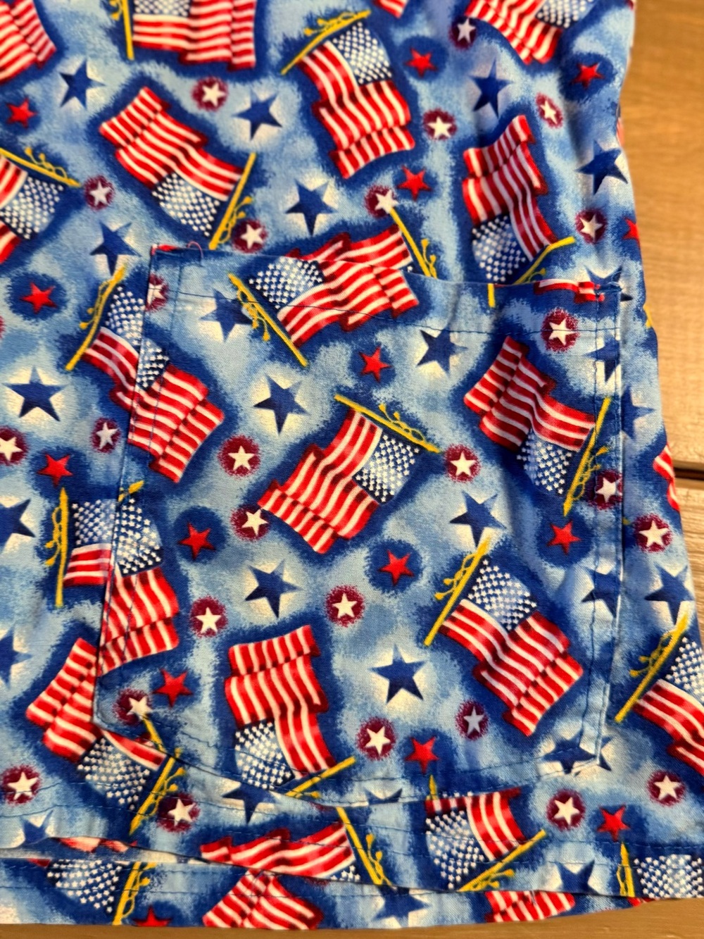 UA Scrubs Patriotic American Flag Print Scrub Top USA Holiday Nurse Small Medium - Picture 3 of 10